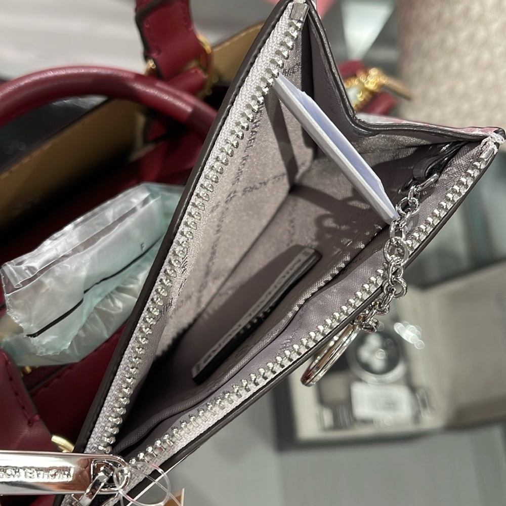MICHAEL KORS
Jet Set Travel Small Top Zip Coin Pouch With ID
Silver 
NWT - Picture 9 of 16